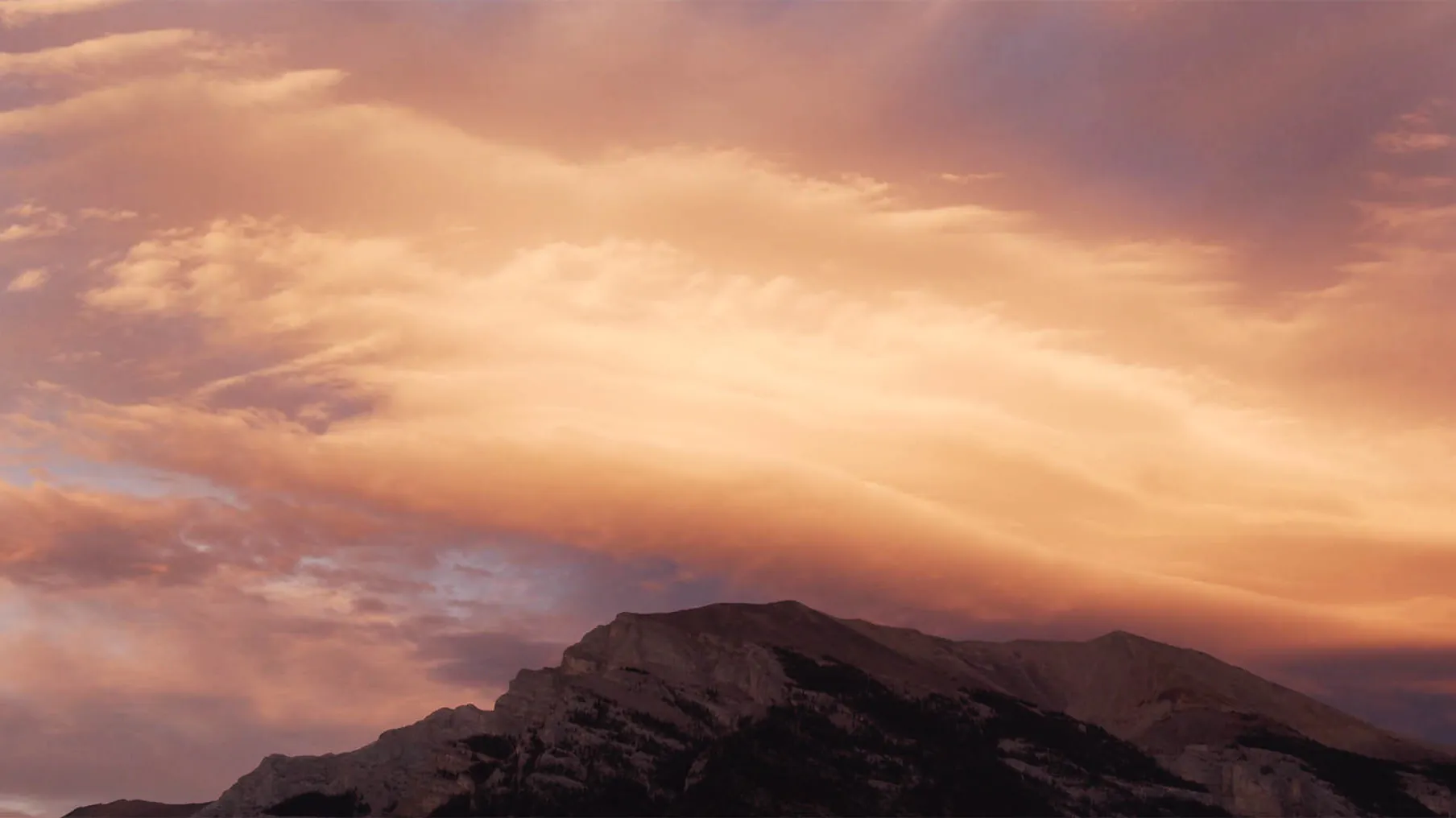 Sunset cloud over the peaks above Canmore