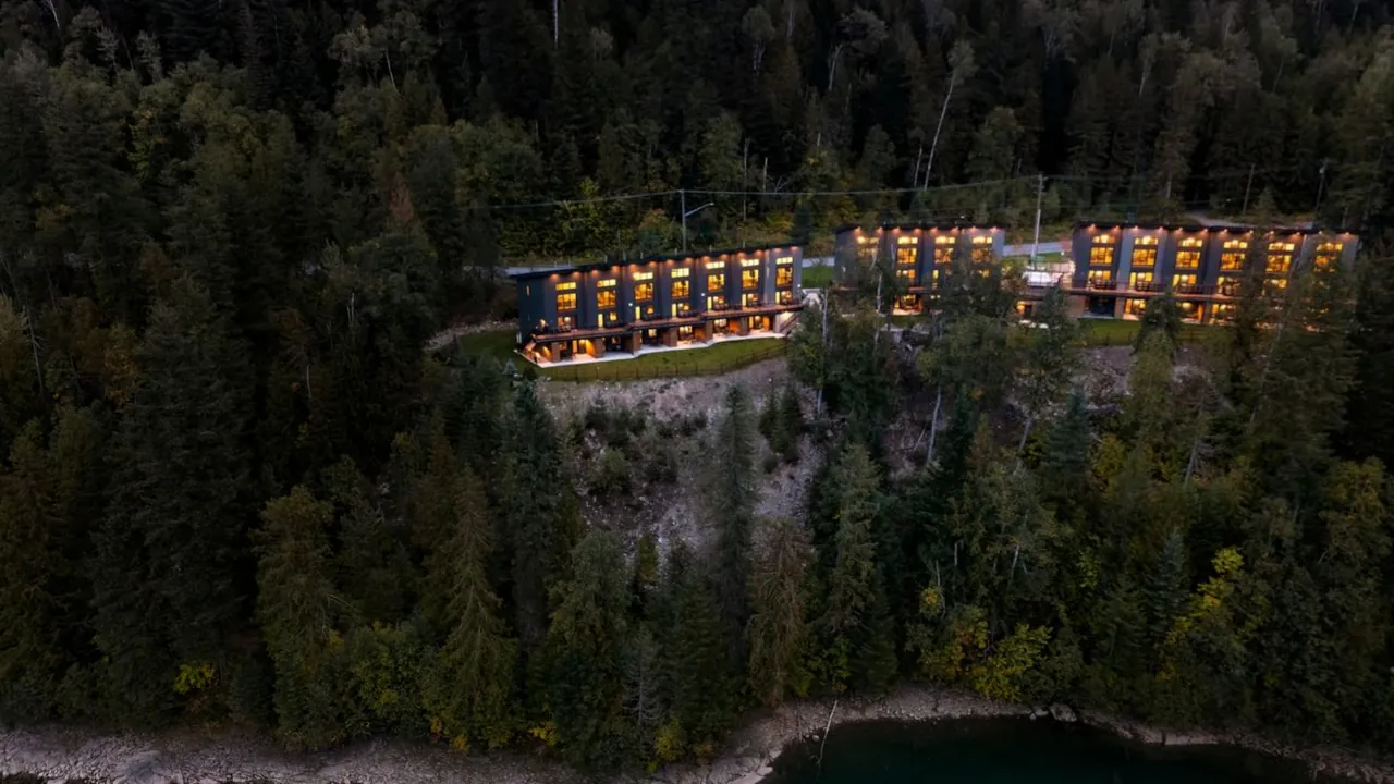 Opening view of the Basecamp Resorts Revelstoke 360 tour