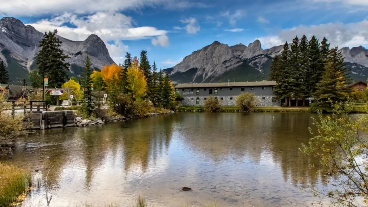Opening view of the Lamphouse Hotel Canmore 360 tour