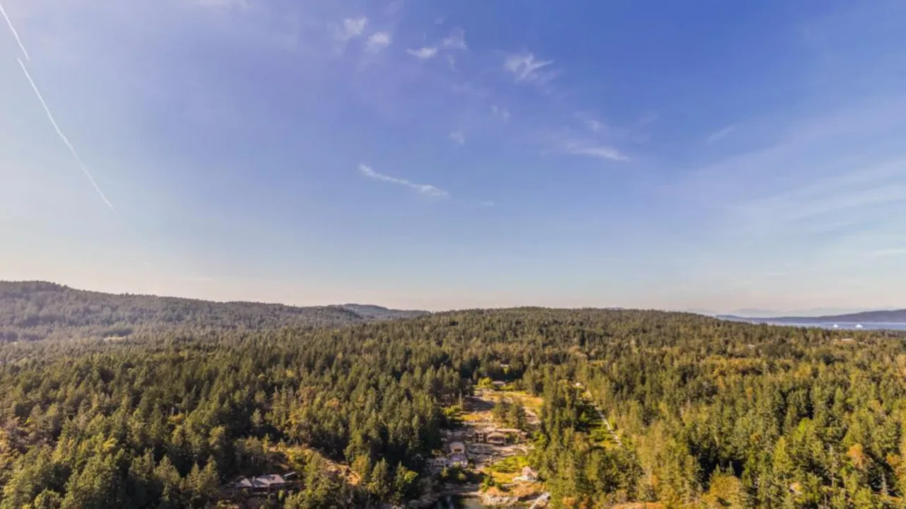Opening view of the Lightwater Cove 360 tour